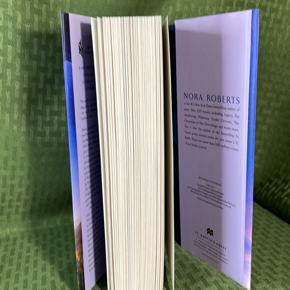 The Becoming : The Dragon Heart Legacy, Book 2 By Nora Roberts - Picture 6 of 8